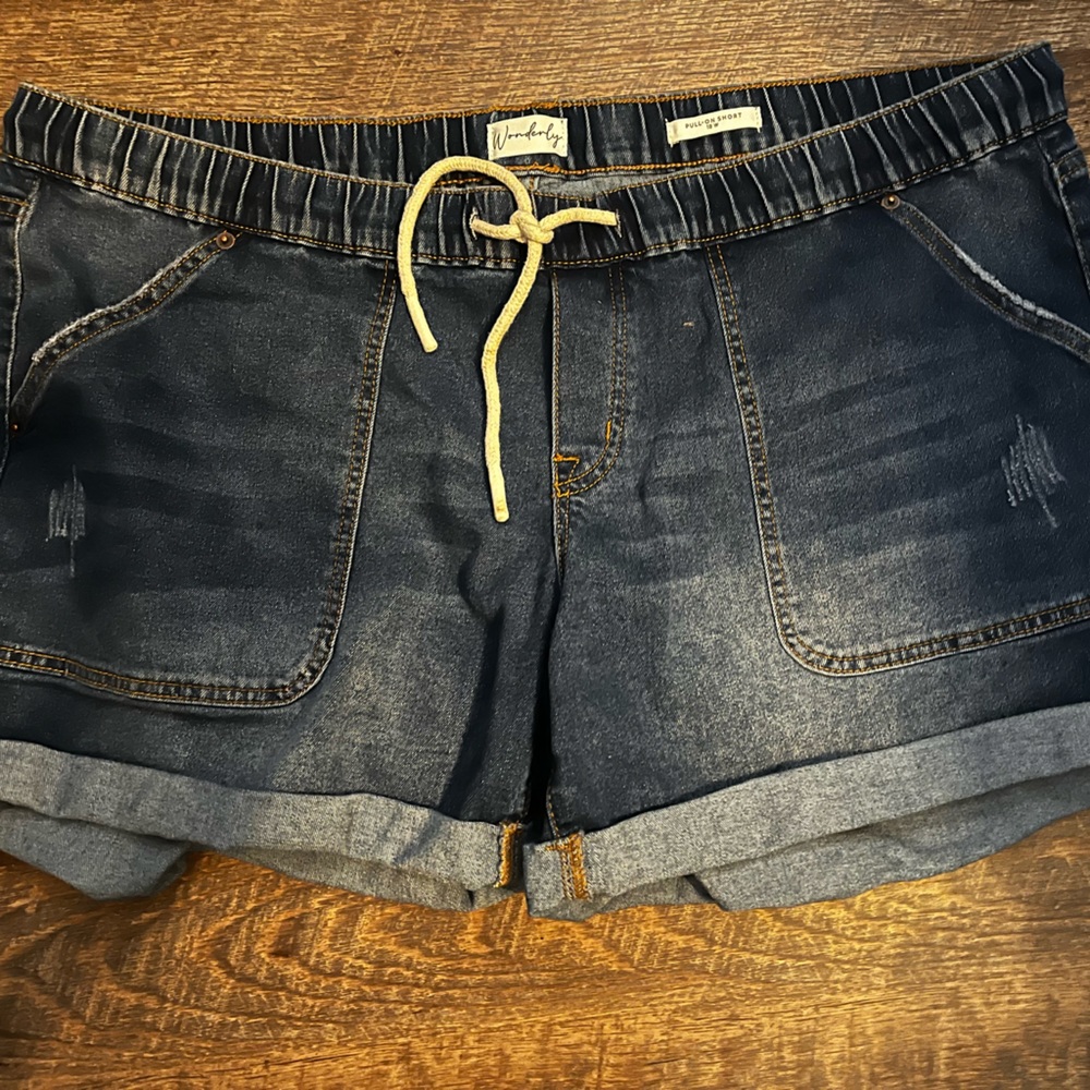 Wonderly pull on denim shorts Size 18